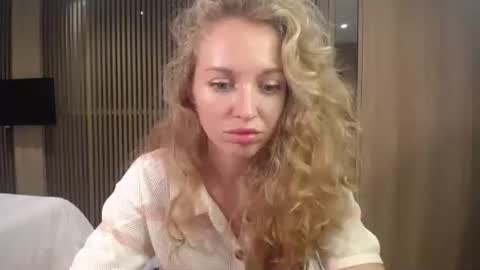 Sasha online show from October 2025 01:44:01 PM