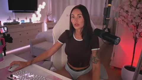 Snapshot of sashawest_official chatting on June 2026 11:20:02 PM sashawest_official online show from June 2026 11:20:02 PM