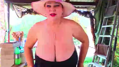 Snapshot of sassy_seasons chatting on September 2025 09:09:01 AM sassy_seasons online show from September 2025 09:09:01 AM