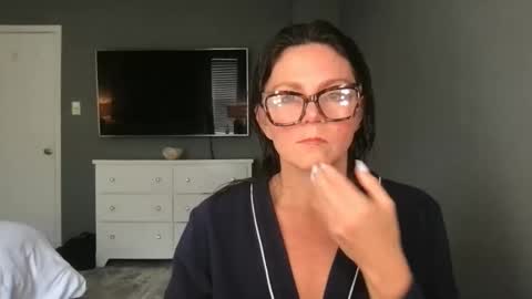 Snapshot of sassynsweetmilf chatting on May 2026 06:57:01 PM sassynsweetmilf online show from May 2026 06:57:01 PM