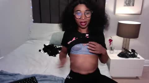 Snapshot of sasyylissaa chatting on April 2026 07:05:01 PM sasyylissaa online show from April 2026 07:05:01 PM