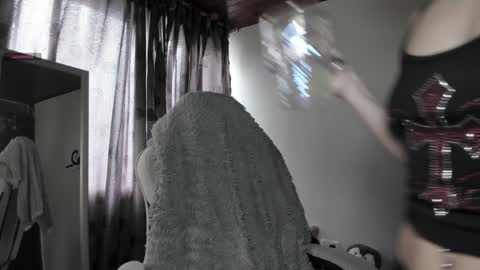    im expecting 300 thumbs up on my altar online show from February 2025 09:41:02 PM