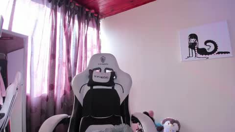    im expecting 300 thumbs up on my altar online show from February 2025 09:42:02 PM