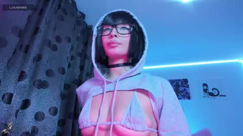    im expecting 300 thumbs up on my altar online show from November 2025 12:35:01 AM