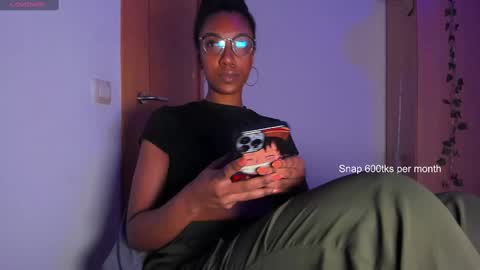 Snapshot of saturno_vibes chatting on December 2024 10:32:02 AM saturno_vibes online show from December 2024 10:32:02 AM