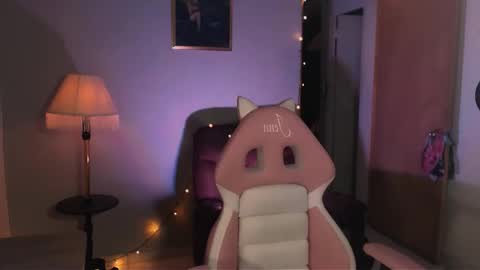 I AM JENN  online show from February 2025 11:00:01 PM