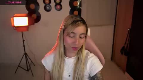 Snapshot of saucy_jenn1 chatting on April 2026 03:44:02 AM I AM JENN online show from April 2026 03:44:02 AM