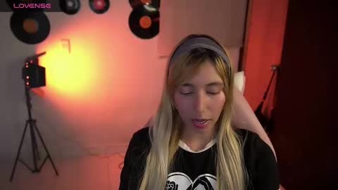 Snapshot of saucy_jenn1 chatting on April 2026 04:12:01 AM I AM JENN online show from April 2026 04:12:01 AM