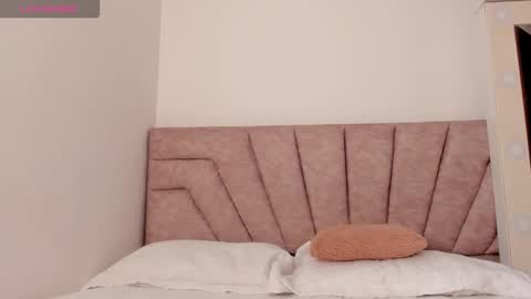 Savannahwildee online show from November 2025 01:06:02 PM