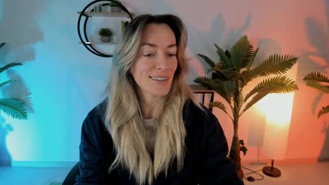 Snapshot of save_the_qween chatting on December 2024 05:03:01 AM save the qween online show from December 2024 05:03:01 AM