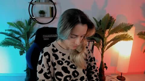 Snapshot of save_the_qween chatting on December 2024 05:12:01 AM save the qween online show from December 2024 05:12:01 AM