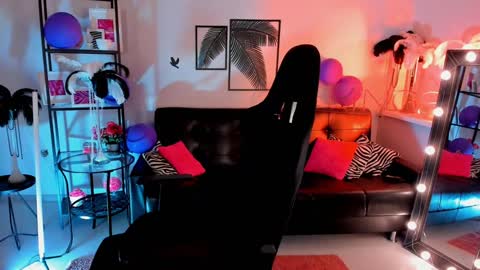 Snapshot of save_the_qween chatting on December 2024 07:49:02 AM save the qween online show from December 2024 07:49:02 AM