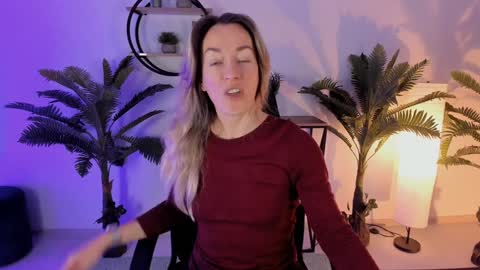 Snapshot of save_the_qween chatting on December 2024 07:00:01 AM save the qween online show from December 2024 07:00:01 AM