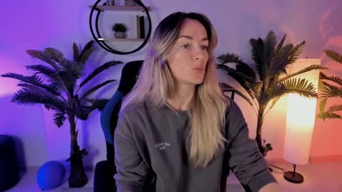 Snapshot of save_the_qween chatting on January 2025 07:24:01 AM save the qween online show from January 2025 07:24:01 AM