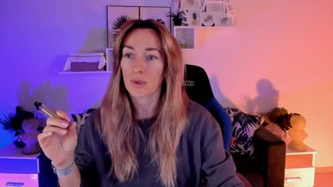 Snapshot of save_the_qween chatting on January 2025 07:49:01 AM save the qween online show from January 2025 07:49:01 AM