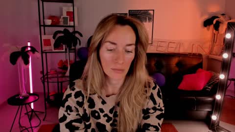 Snapshot of save_the_qween chatting on January 2025 05:56:01 AM save the qween online show from January 2025 05:56:01 AM