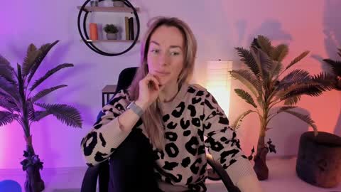 Snapshot of save_the_qween chatting on January 2025 05:53:01 AM save the qween online show from January 2025 05:53:01 AM