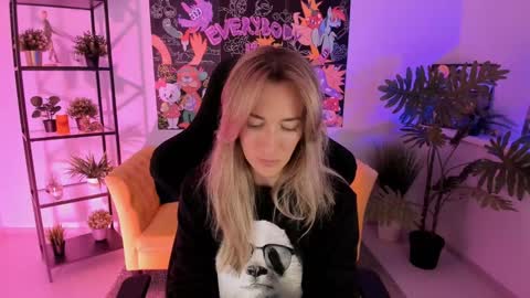 Snapshot of save_the_qween chatting on January 2025 05:34:01 AM save the qween online show from January 2025 05:34:01 AM