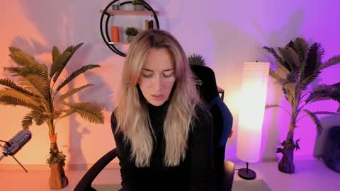 Snapshot of save_the_qween chatting on January 2025 09:59:01 AM save the qween online show from January 2025 09:59:01 AM