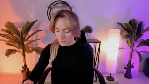 Snapshot of save_the_qween chatting on February 2025 07:15:02 AM save the qween online show from February 2025 07:15:02 AM