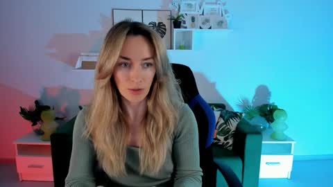 Snapshot of save_the_qween chatting on February 2025 05:42:02 AM save the qween online show from February 2025 05:42:02 AM