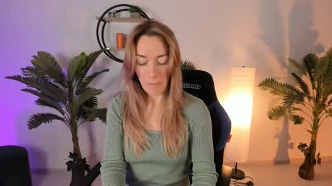 Snapshot of save_the_qween chatting on February 2025 07:45:02 AM save the qween online show from February 2025 07:45:02 AM