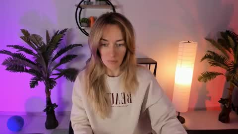 Snapshot of save_the_qween chatting on February 2025 05:48:02 AM save the qween online show from February 2025 05:48:02 AM