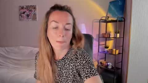 Snapshot of save_the_qween chatting on September 2025 07:30:02 AM save the qween online show from September 2025 07:30:02 AM