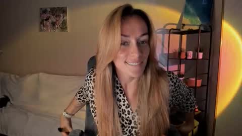 Snapshot of save_the_qween chatting on September 2025 08:07:01 AM save the qween online show from September 2025 08:07:01 AM