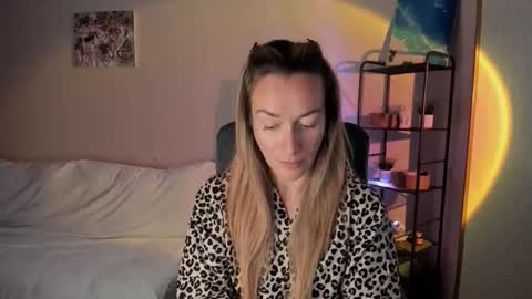 Snapshot of save_the_qween chatting on September 2025 07:35:01 AM save the qween online show from September 2025 07:35:01 AM