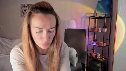 Snapshot of save_the_qween chatting on September 2025 10:31:02 AM save the qween online show from September 2025 10:31:02 AM