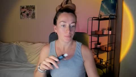 Snapshot of save_the_qween chatting on October 2025 10:45:01 AM save the qween online show from October 2025 10:45:01 AM