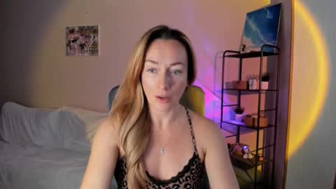 Snapshot of save_the_qween chatting on October 2025 10:47:01 AM save the qween online show from October 2025 10:47:01 AM