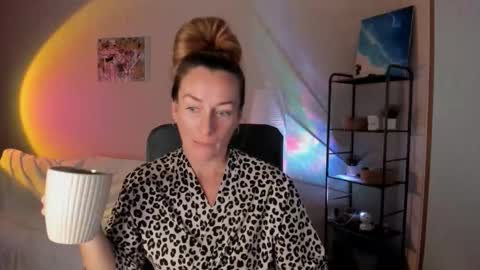 Snapshot of save_the_qween chatting on October 2025 10:15:01 AM save the qween online show from October 2025 10:15:01 AM