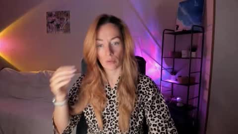 Snapshot of save_the_qween chatting on October 2025 11:20:02 AM save the qween online show from October 2025 11:20:02 AM