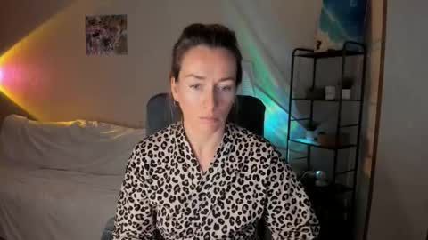 Snapshot of save_the_qween chatting on October 2025 09:28:01 AM save the qween online show from October 2025 09:28:01 AM