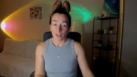 Snapshot of save_the_qween chatting on November 2025 12:48:01 PM save the qween online show from November 2025 12:48:01 PM