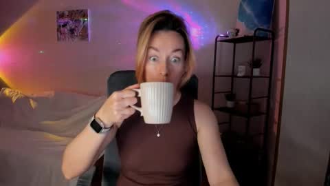 Snapshot of save_the_qween chatting on November 2025 08:24:01 AM save the qween online show from November 2025 08:24:01 AM