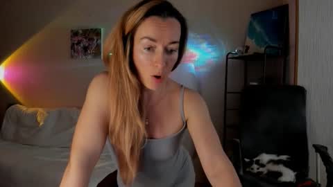 Snapshot of save_the_qween chatting on November 2025 07:05:02 AM save the qween online show from November 2025 07:05:02 AM