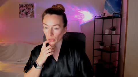 Snapshot of save_the_qween chatting on November 2025 08:36:02 AM save the qween online show from November 2025 08:36:02 AM