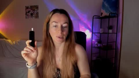 Snapshot of save_the_qween chatting on November 2025 06:57:01 AM save the qween online show from November 2025 06:57:01 AM