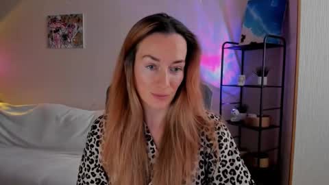 Snapshot of save_the_qween chatting on November 2025 07:43:01 AM save the qween online show from November 2025 07:43:01 AM