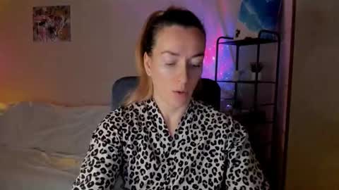 Snapshot of save_the_qween chatting on November 2025 12:19:02 PM save the qween online show from November 2025 12:19:02 PM