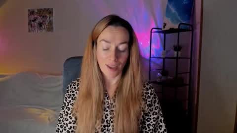 Snapshot of save_the_qween chatting on November 2025 07:33:02 AM save the qween online show from November 2025 07:33:02 AM