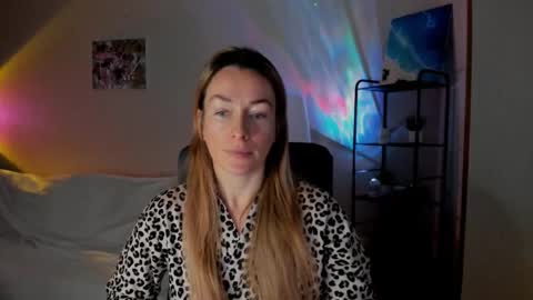 Snapshot of save_the_qween chatting on November 2025 06:06:02 AM save the qween online show from November 2025 06:06:02 AM