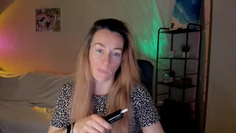 Snapshot of save_the_qween chatting on December 2025 07:50:02 AM save the qween online show from December 2025 07:50:02 AM