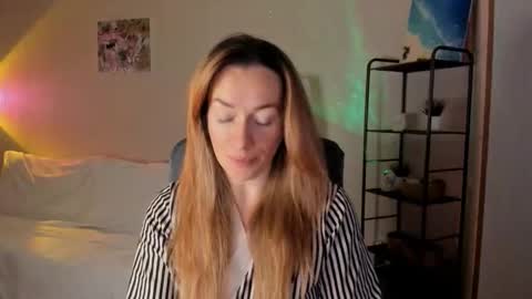 Snapshot of save_the_qween chatting on December 2025 07:25:01 AM save the qween online show from December 2025 07:25:01 AM