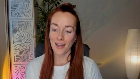 Snapshot of save_the_qween chatting on March 2026 06:43:02 AM save the qween online show from March 2026 06:43:02 AM