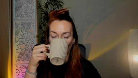 Snapshot of save_the_qween chatting on March 2026 06:30:01 AM save the qween online show from March 2026 06:30:01 AM