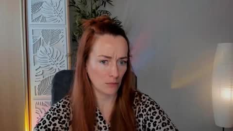 Snapshot of save_the_qween chatting on March 2026 06:40:02 AM save the qween online show from March 2026 06:40:02 AM